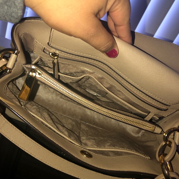 Michael Kors purse - Picture 4 of 6